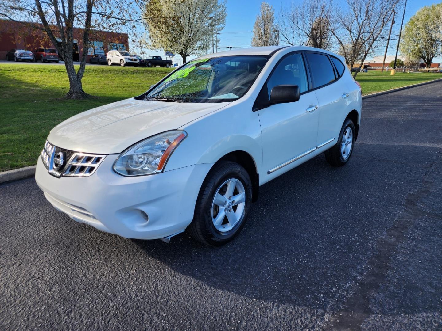 2012 WHITE /Black Nissan Rogue S AWD (JN8AS5MV9CW) with an 2.5L L4 DOHC 16V engine, Continuously Variable Transmission transmission, located at 1221 Madison St., Shelbyville, TN, 37160, (931) 680-9439, 0.000000, 0.000000 - Photo#0